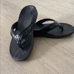 Vionic Black Comfort Sandals with Cushioned Footbed